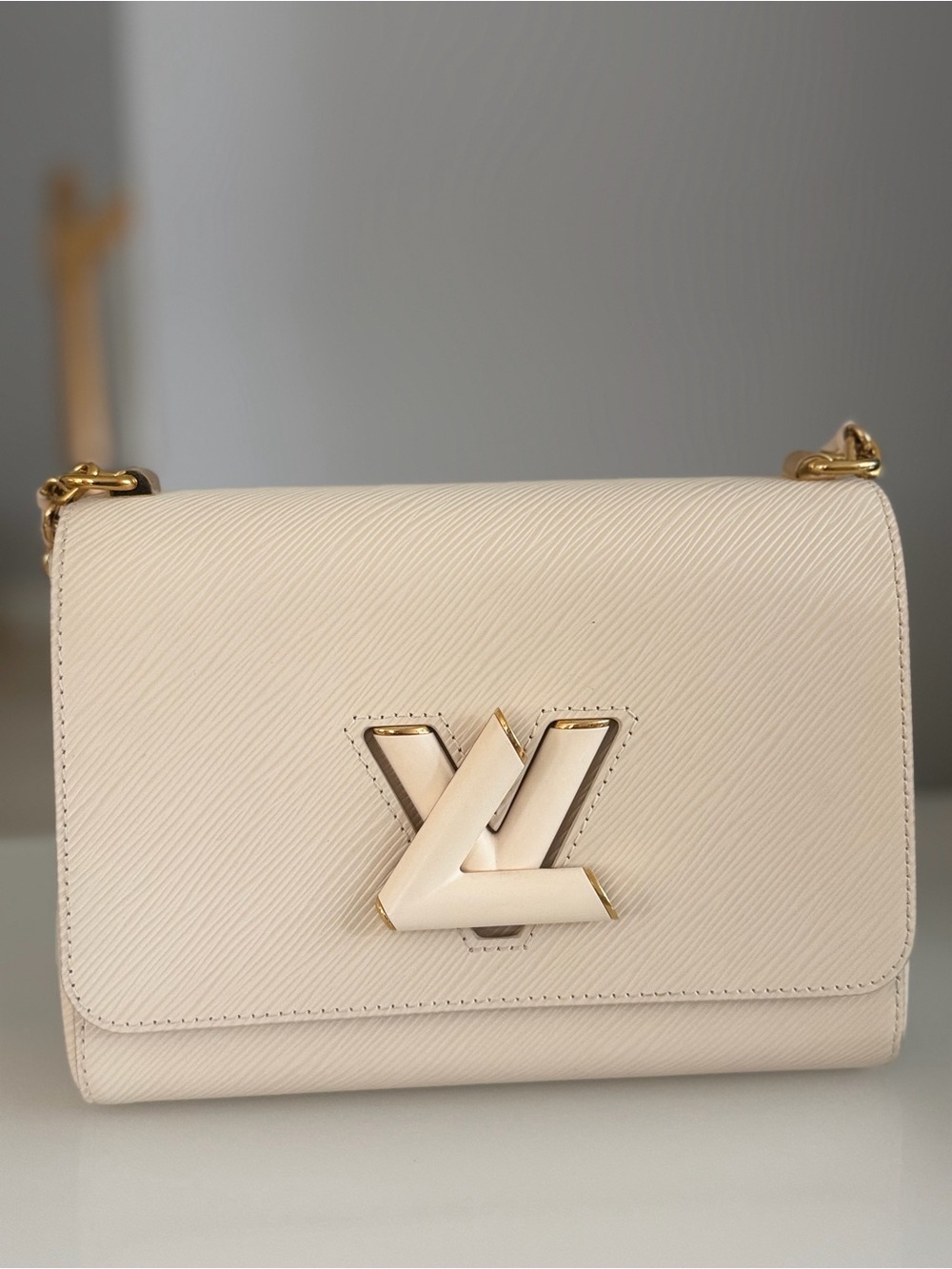 Louis Vuitton Twist MM – White Epi Leather - Picture 5 of 10